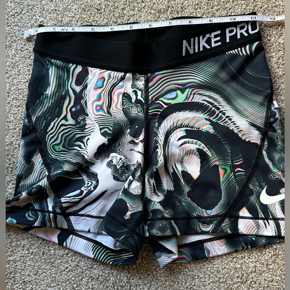 Nike Pro Women's Black and White Patterned Shorts, Size S - Picture 1 of 9